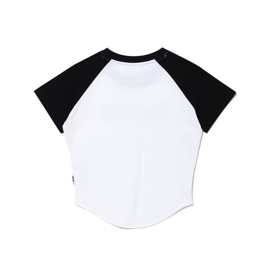 เสื้อยืดแขนสามส่วนลายโลโก้สำหรับผู้หญิง (สีดำ)