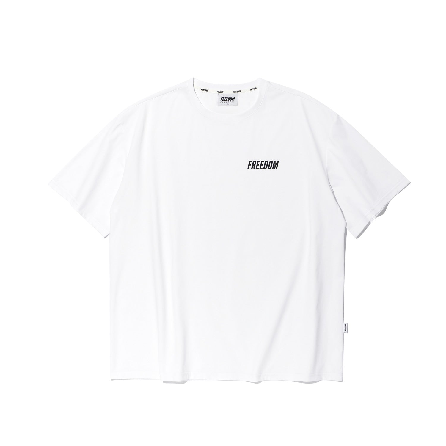 เสื้อยืดทรงหลวม Essential (สีขาว)