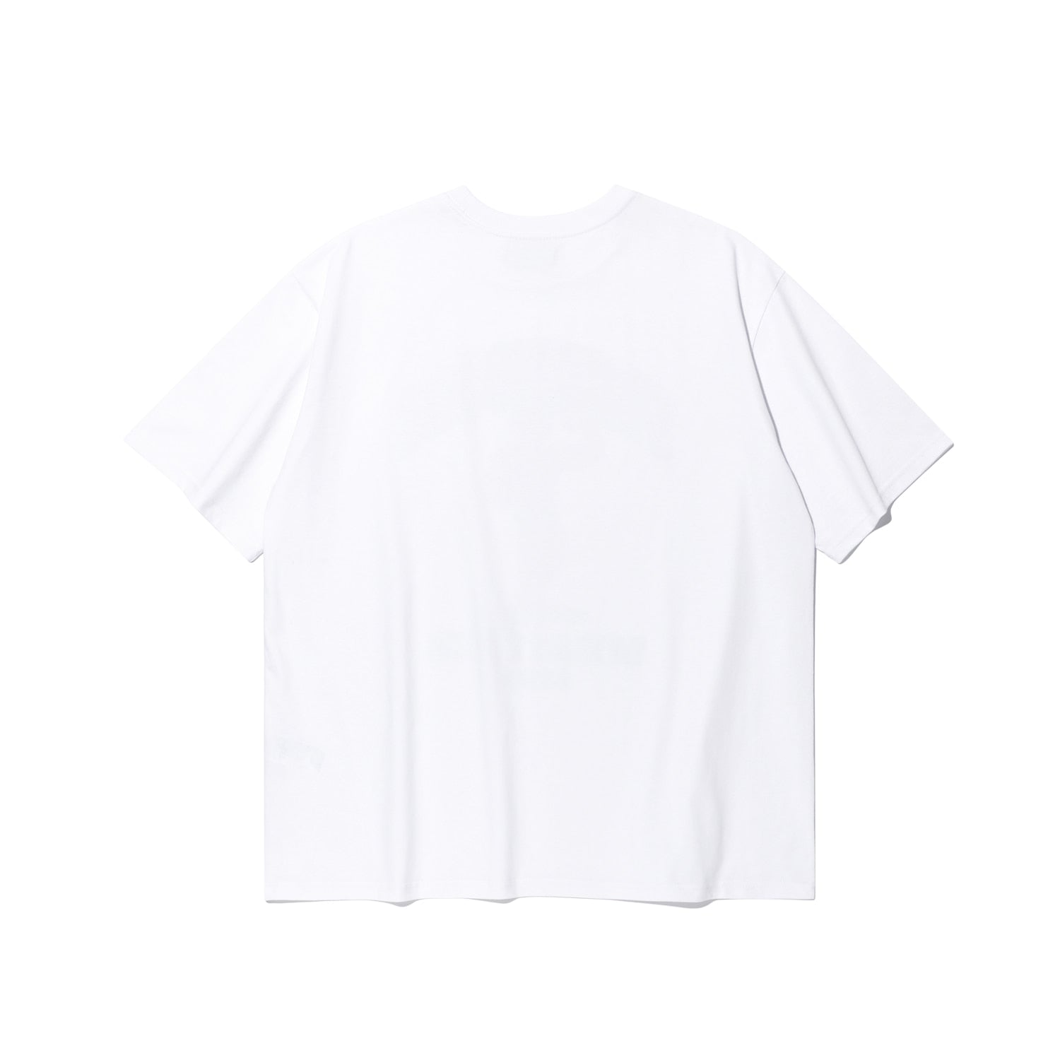 เสื้อยืดลายผู้ชายโชว์กล้ามอกด้านข้าง (สีขาว)