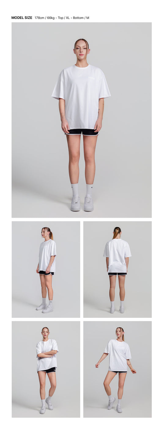 เสื้อยืดทรงหลวมกำลังดี รุ่น Essential (สีขาว)