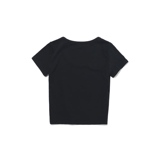 เสื้อครอปแขนสั้นคอกลม (คอ U) สกรีนโลโก้เล็กสีดำ