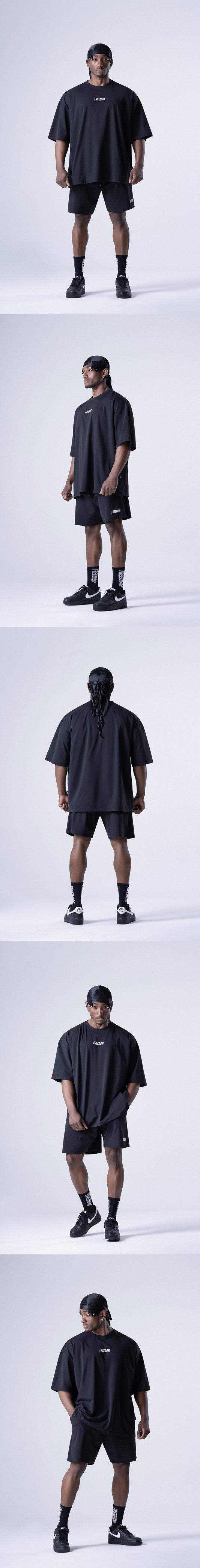 เสื้อยืดโอเวอร์ฟิต Essential (สีดำ)