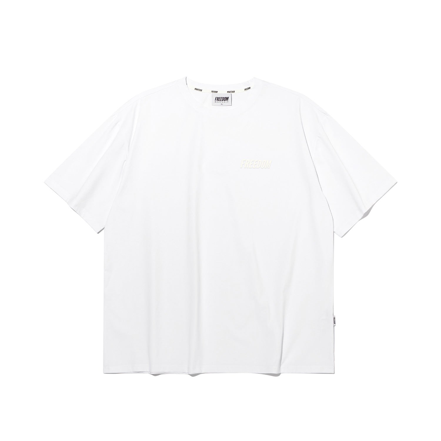 เสื้อยืดทรงหลวมกำลังดี รุ่น Essential (สีขาว)